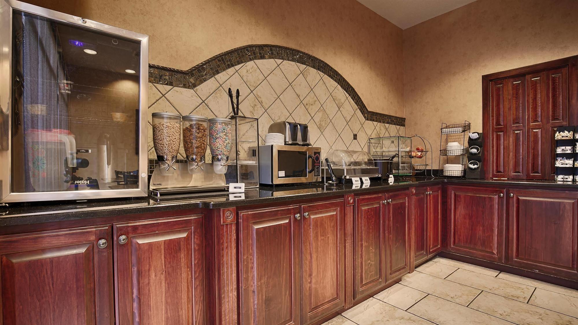Best Western Plus Two Rivers Hotel & Suites Demopolis Buitenkant foto